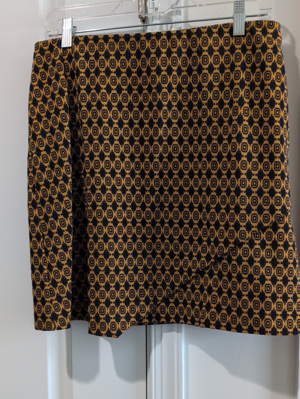 Like New Cabi 3403 Kensington Geometric Print Mini Skirt in Mustard and Navy